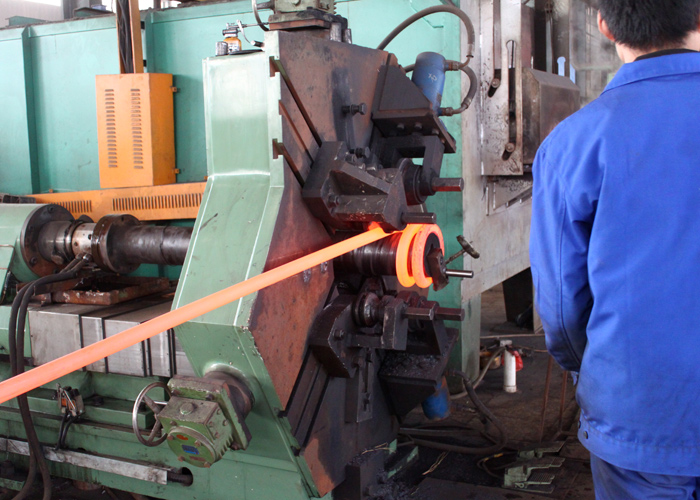 熱(re)卷彈簧(huáng)機