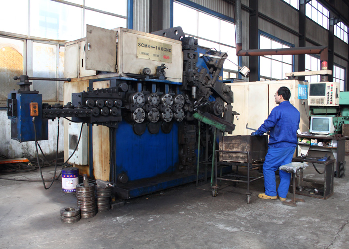 大(da)型壓簧(huáng)機